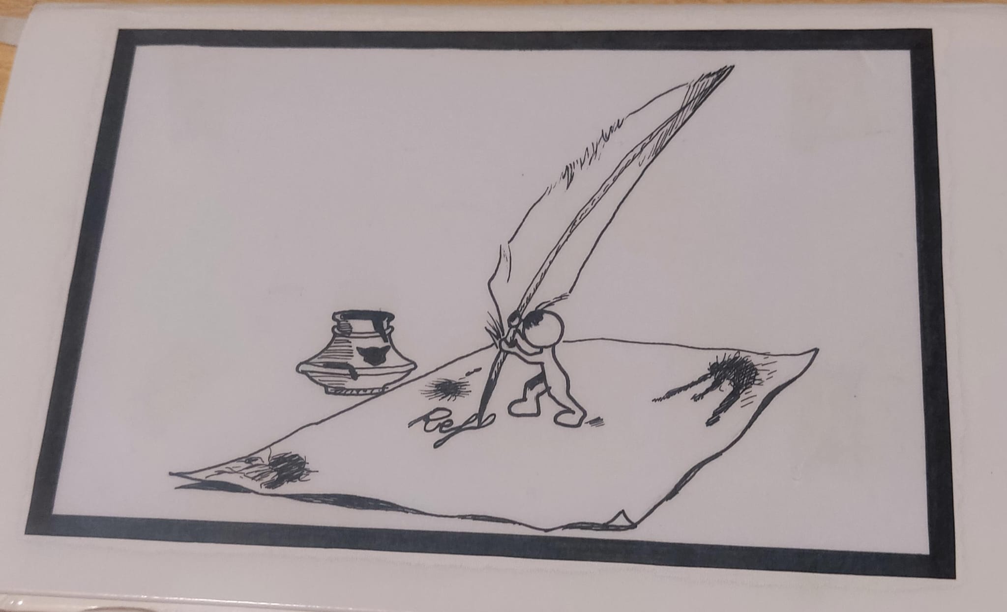 Foto del dibujo de la libreta. Un monigote escribe en un papel con una pluma de ave "Refl". Se ve también un tintero.